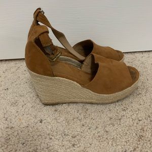 Universal Thread Sandals